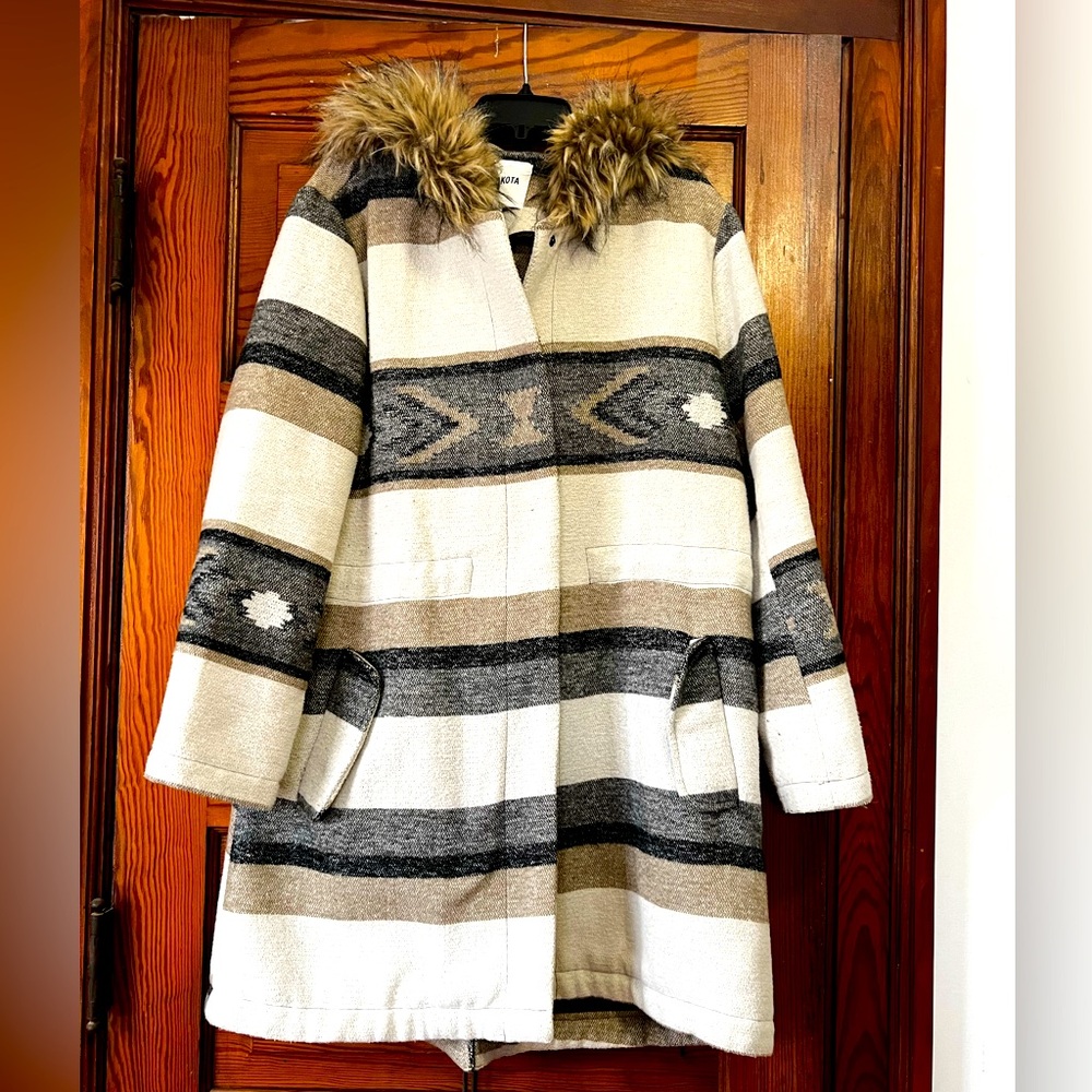 BB Dakota Size M southwest sherpa jacket
